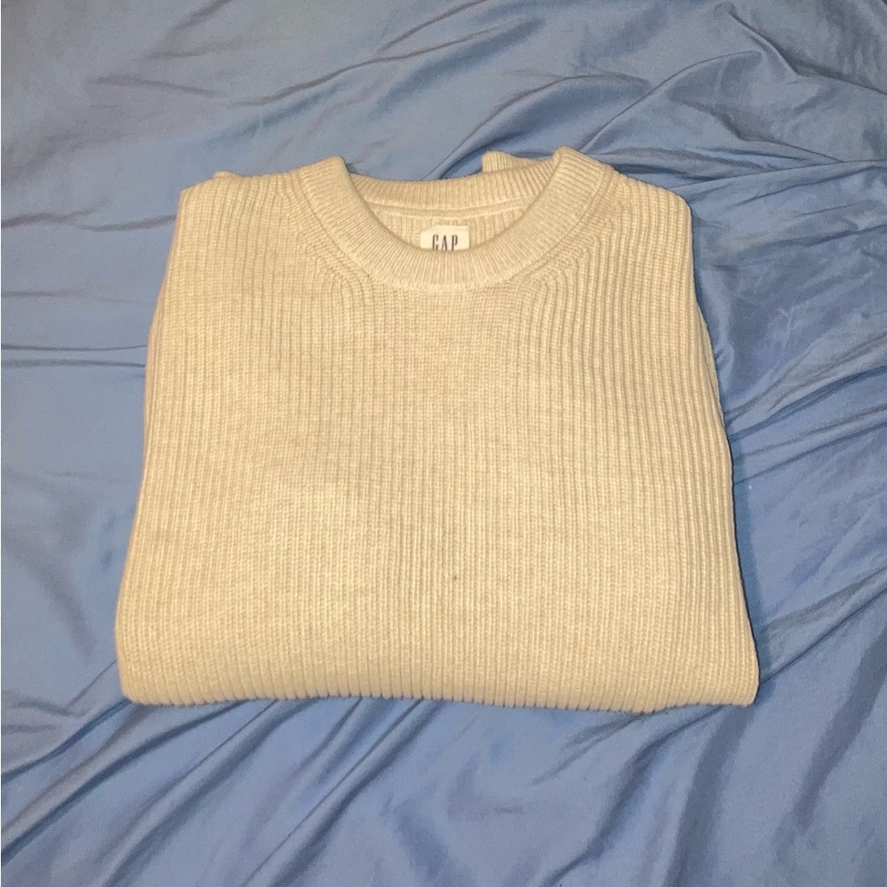 NWOT. Mens Small Gap White Sweater.